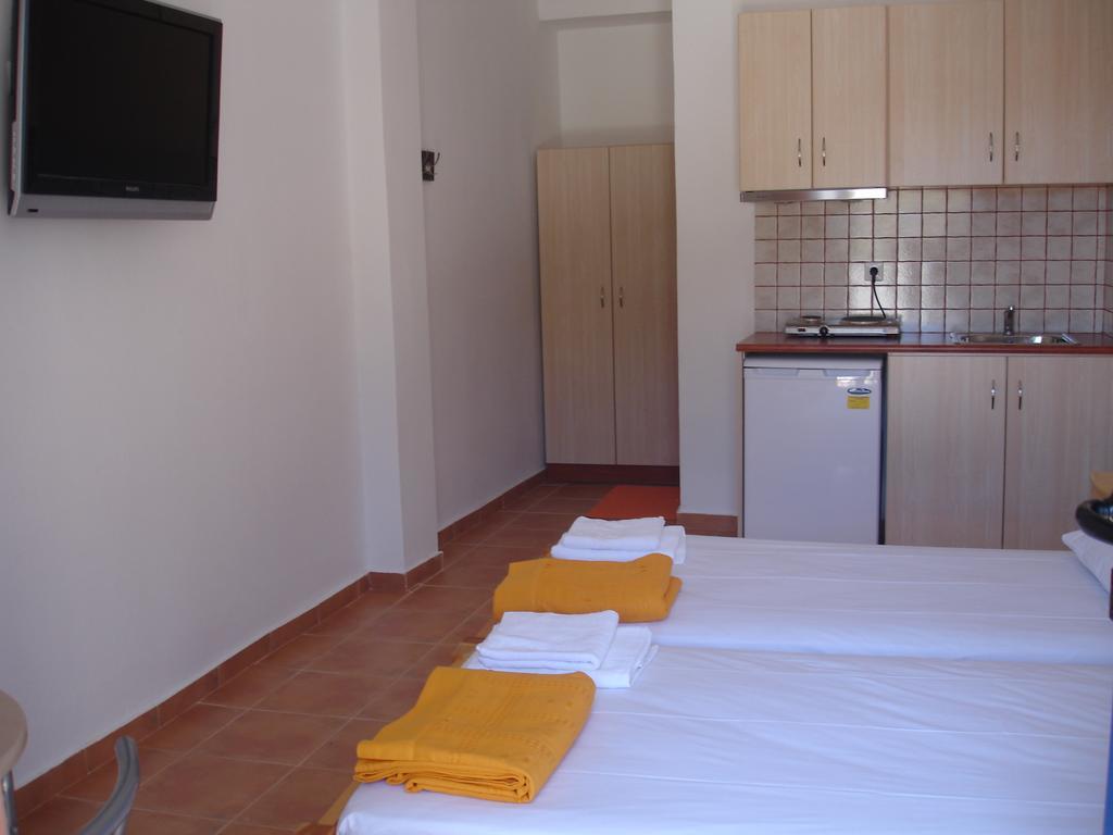 Lydia Mare Aparthotel Agios Kirykos  Ngoại thất bức ảnh